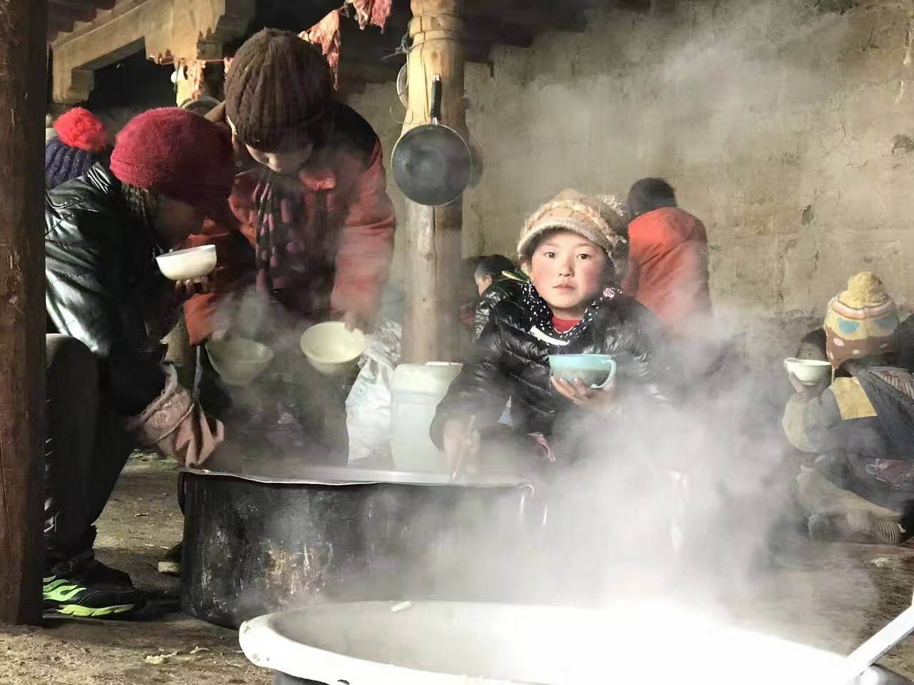 星空网页版登录入口-星空(中国)公益回顾丨家国同欢月同圆 温暖满载甘孜州(图10)