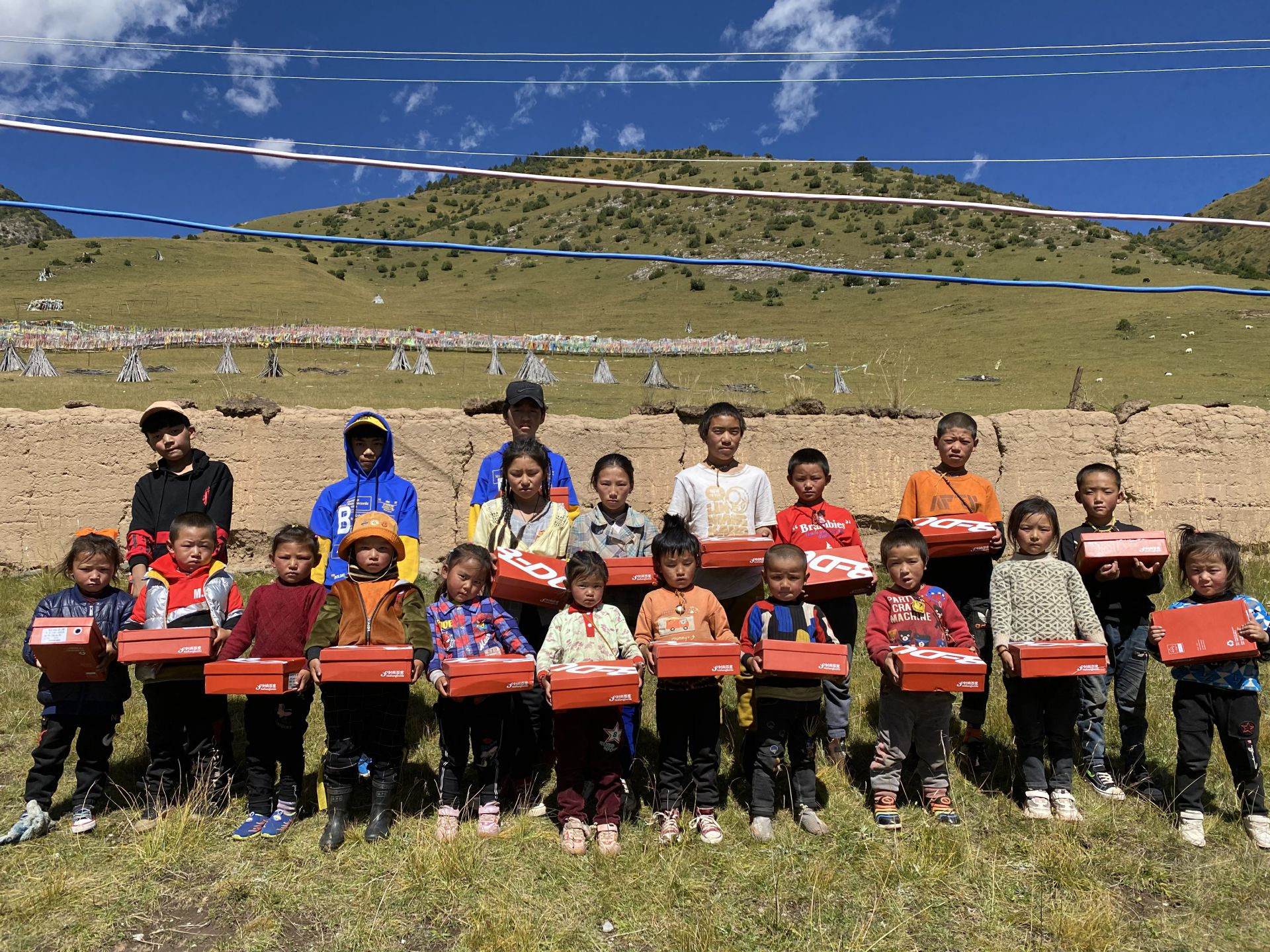 星空网页版登录入口-星空(中国)公益回顾丨家国同欢月同圆 温暖满载甘孜州(图13)